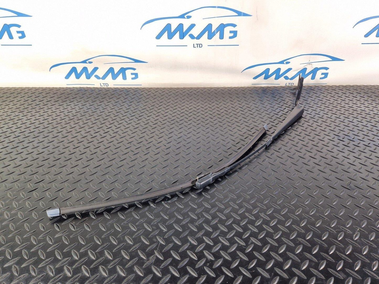 18-ON MERCEDES BENZ SPRINTER W907 W910 WIPER ARM RIGHT O/S A9108203400