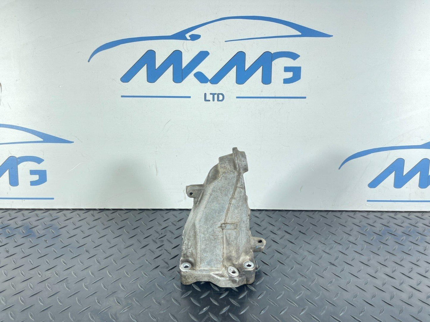 14-21 MERCEDES BENZ C350e W205 GENUINE ENGINE MOUNT RIGHT A2742234304