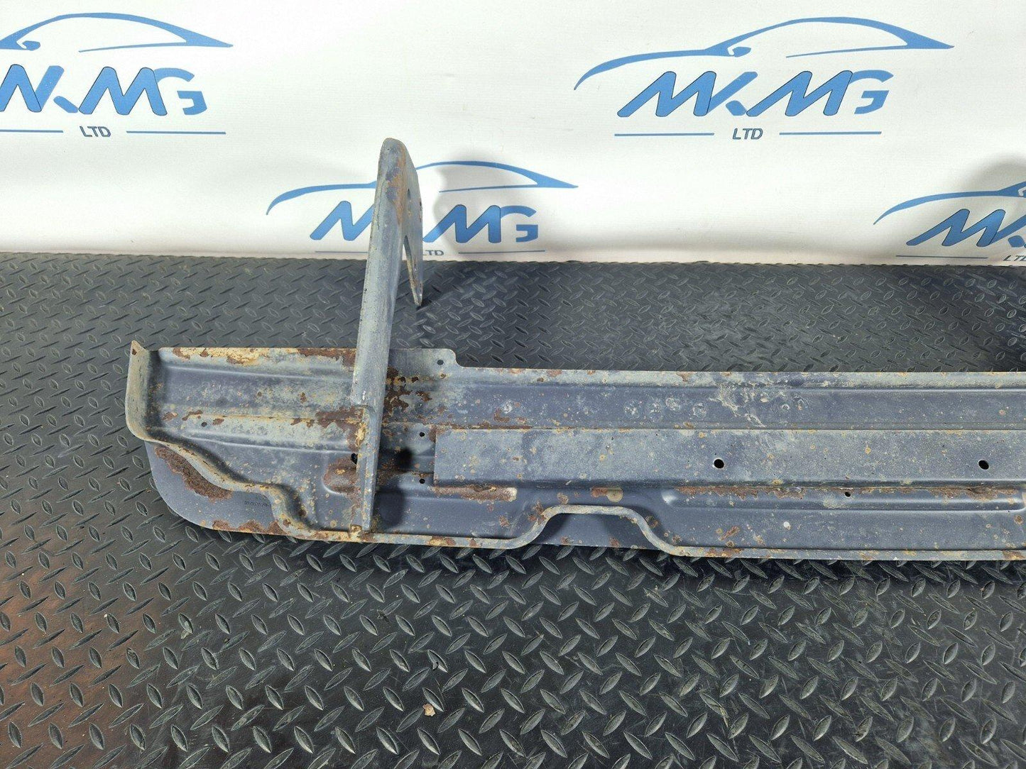 18-ON MERCEDES SPRINTER W907 W910 REAR DOOR LOADING STEP SILL RAIL A9105230200