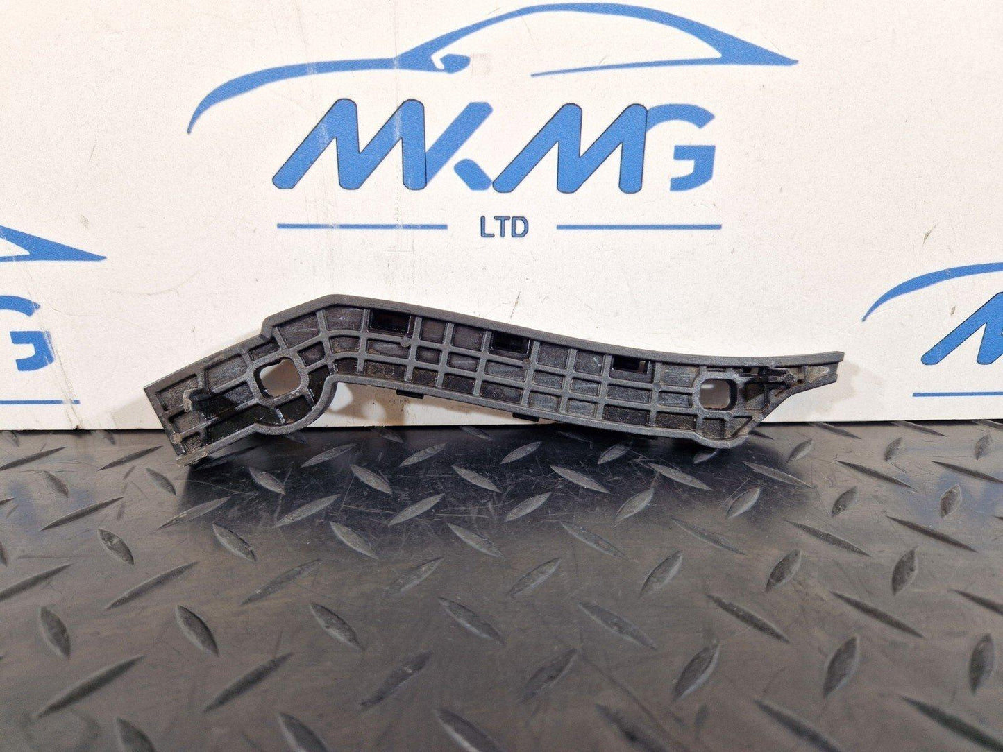 14-20 MERCEDES BENZ GLA 200 X156 GENUINE BUMPER MOUNT HOLDER BRACKET A1568853700