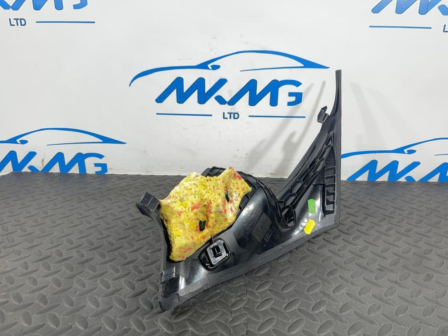 13-19 MERCEDES BENZ CLA C117 RIGHT DRIVER SIDE REAR C PILLAR TRIM A1176902625
