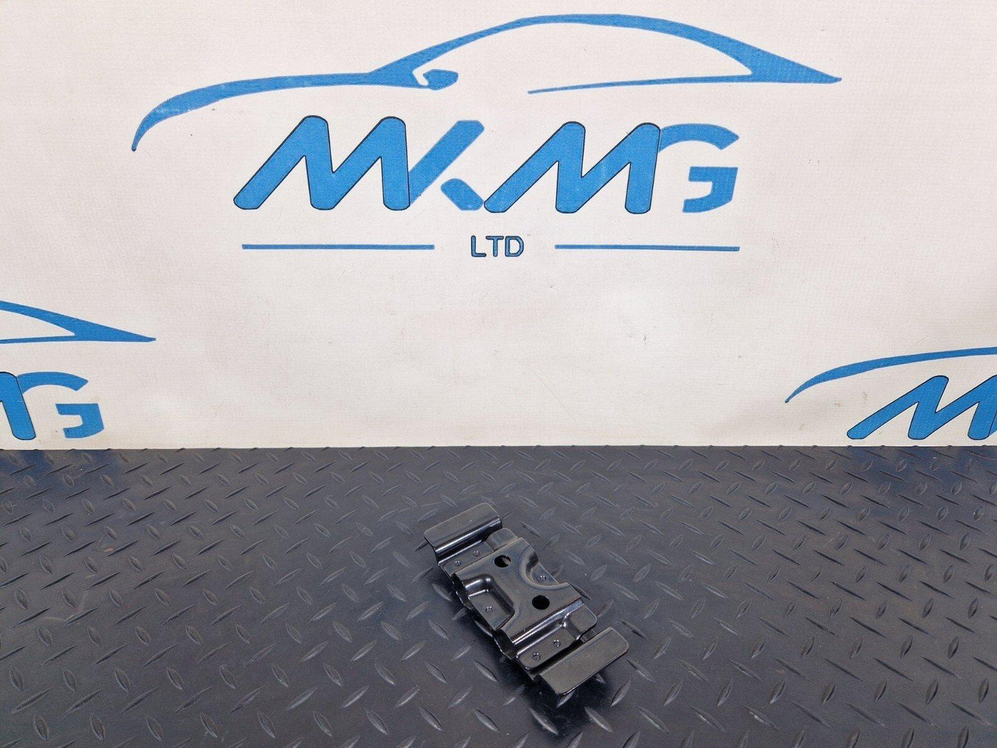 10-18 AUDI A7 4G S-LINE GENUINE OEM MOUNTING TIE DOWN EYE 4G8813383