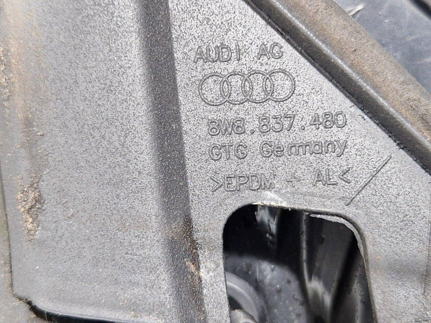 16-23 AUDI A5 F5 SPORTBACK FRONT RIGHT DOOR WINDOW APERTURE INNER SEAL 8W8837480