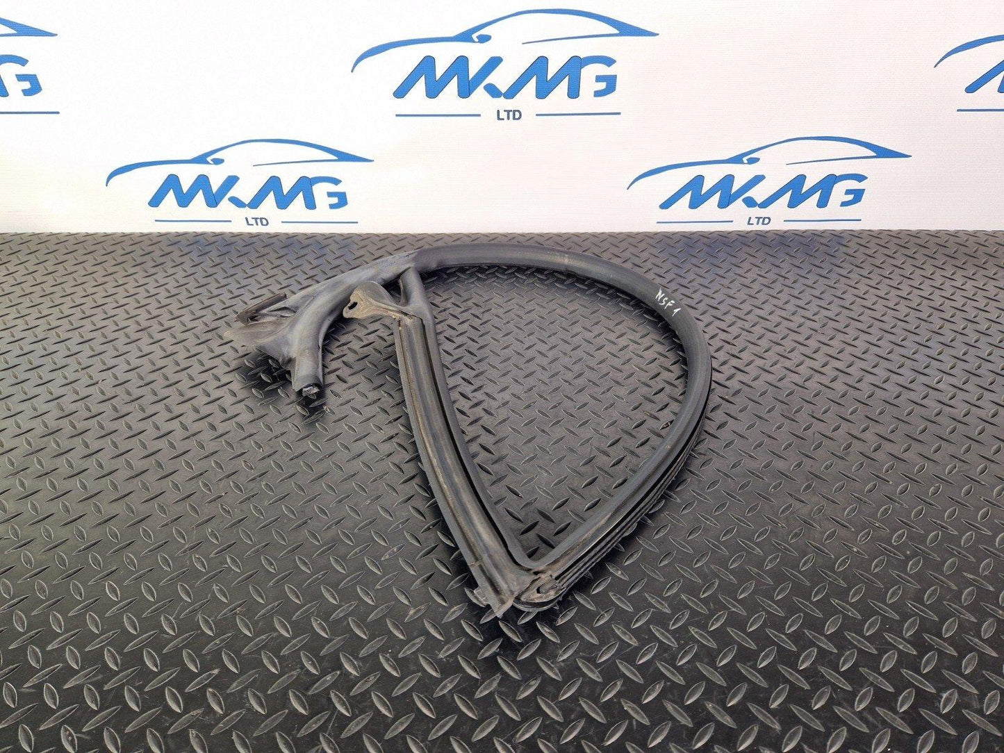 15-18 AUDI A7 4G GENUINE OEM FRONT LEFT  N/S UPPER DOOR RUBBER SEAL 4G8845353J