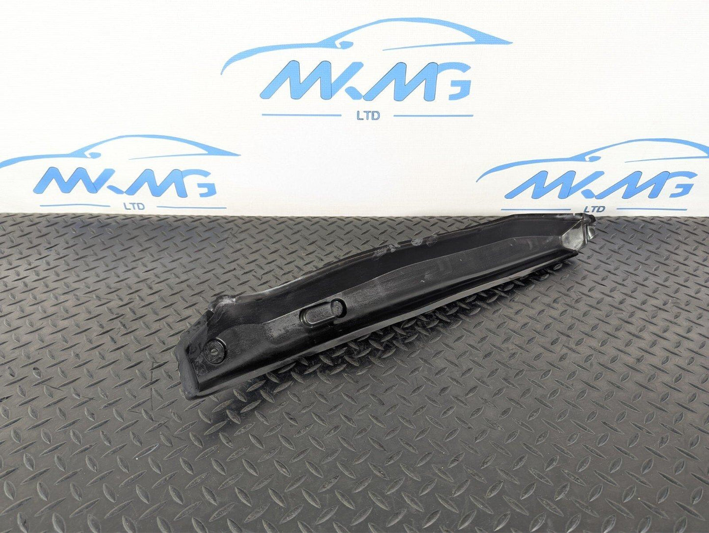 13-19 MERCEDES BENZ CLA W117 C117 FRONT RIGHT FENDER RUBBER SEAL A1178890225