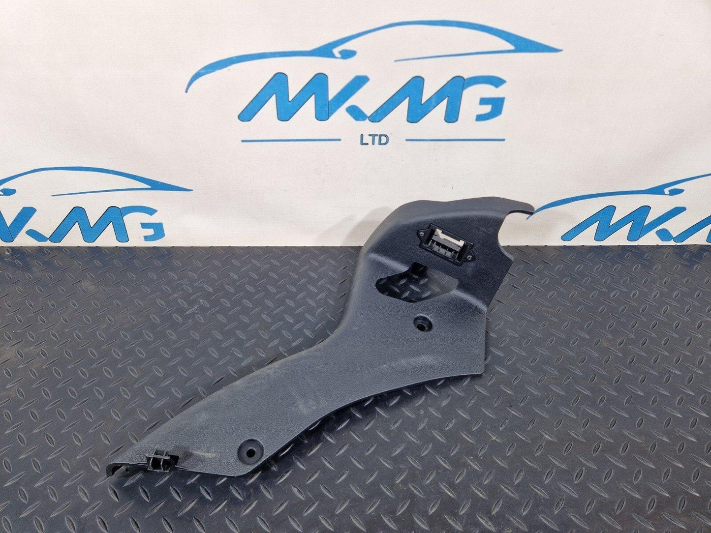 18-ON MERCEDES BENZ SPRINTER W907 W910 FRONT LEFT DOOR SILL TRIM A9106880000