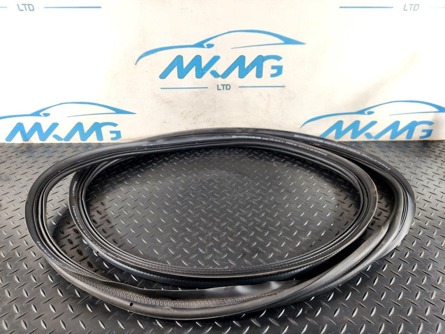 19-ON MERCEDES B CLASS W247 TAILGATE BOOT LID RUBBER SEAL A2477402100