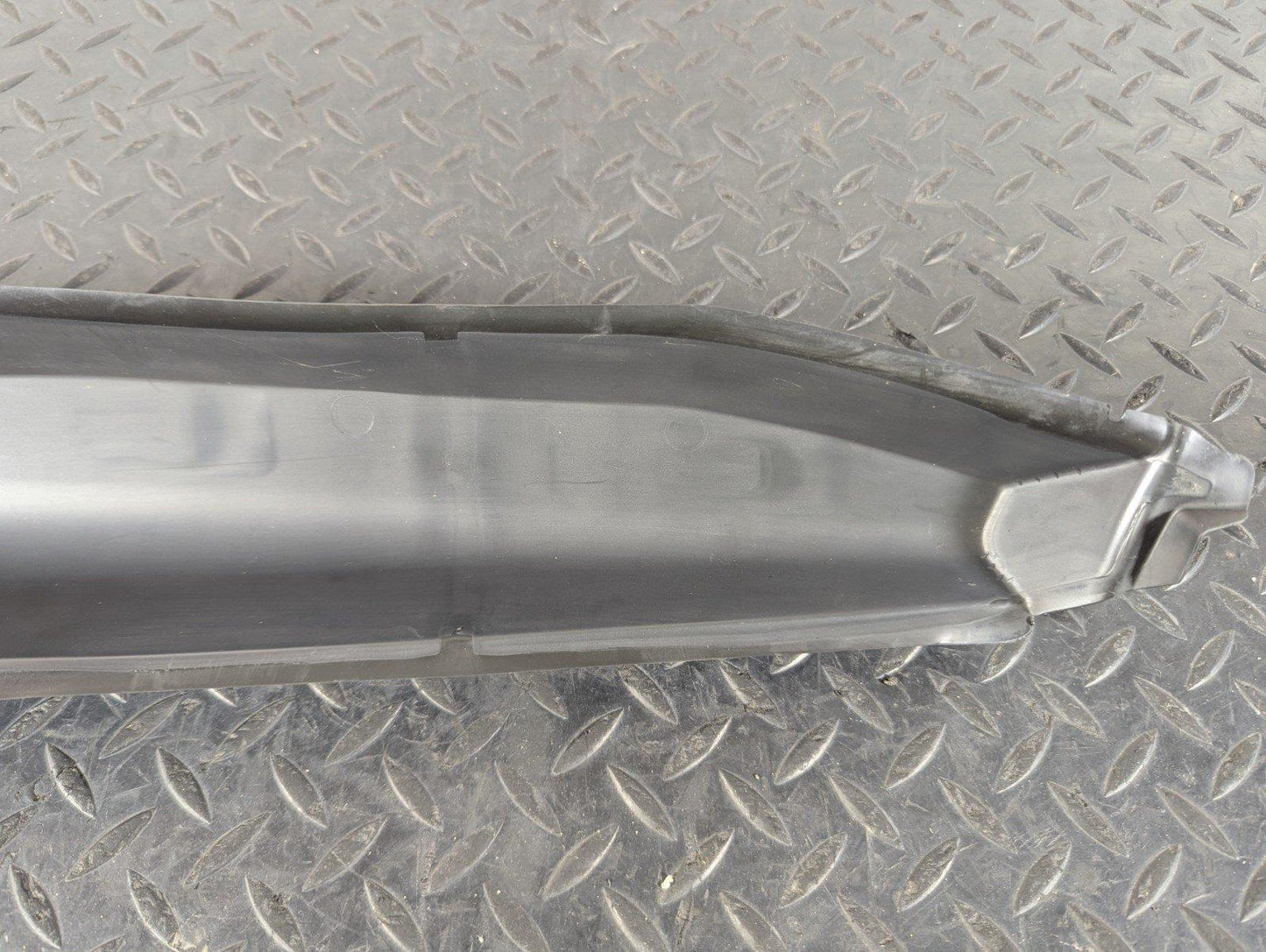 13-19 MERCEDES BENZ CLA C117 FRONT GUARD FENDER PILLAR TRIM RHS A1178890225