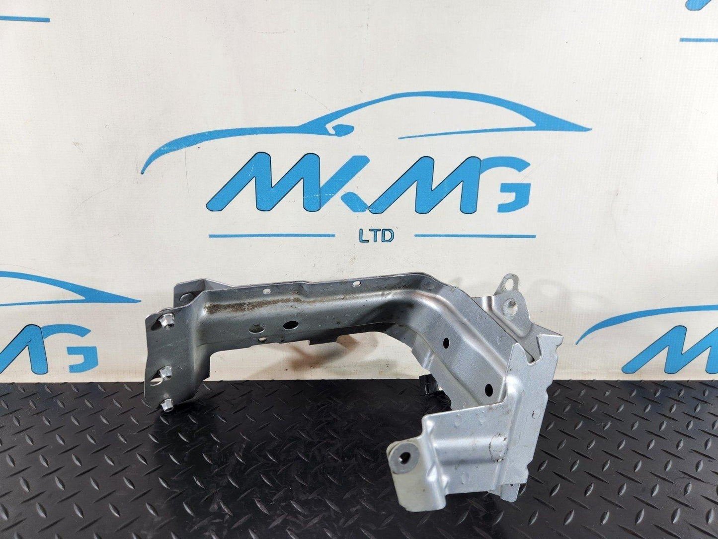 16-20 AUDI Q7 4M FRONT LEFT N/S WING BRACKET HOLDER 4M0821137B 4M0821161B