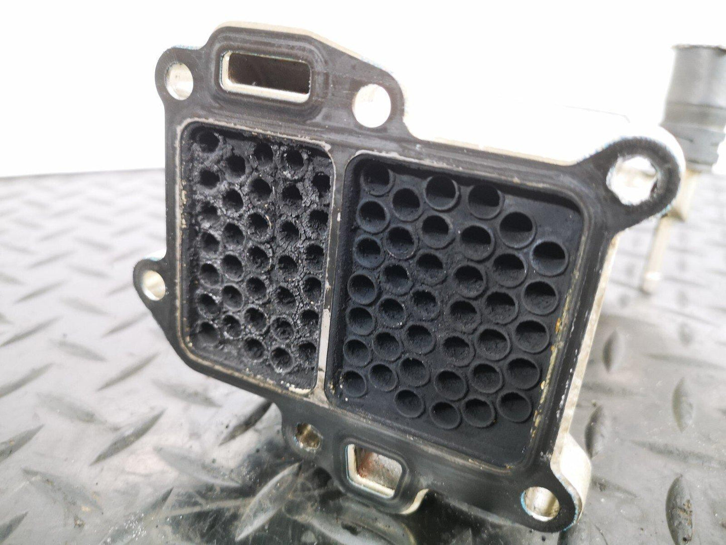 16-19 AUDI A4 B9 S-LINE GENUINE V6 3.0TDI CSW EGR COOLER 059131511BP