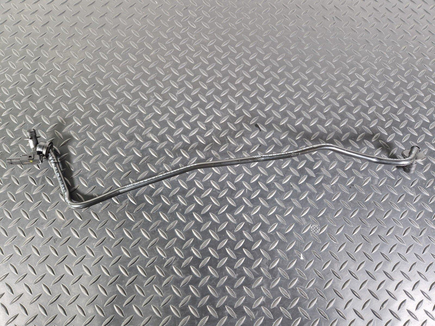 16-19 AUDI A4 AVANT B9 3.0 TDI S-LINE VACUUM HOSE PIPE 8W0611933G