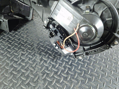 14-19 MERCEDES GLA X156 AIR CONDITIONING HEATER MATRIX HOUSING BOX A2468302302