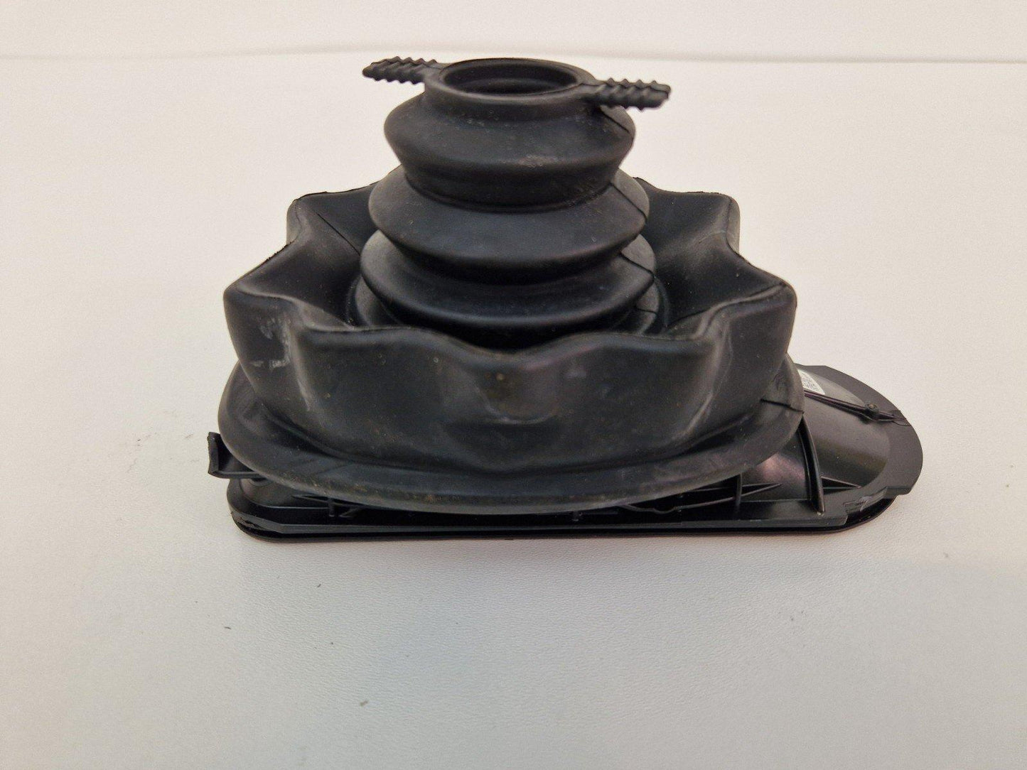 AUDI A4 8W B9 16-ON GEARSTICK RUBBER SEAL TRIM 8W0711406