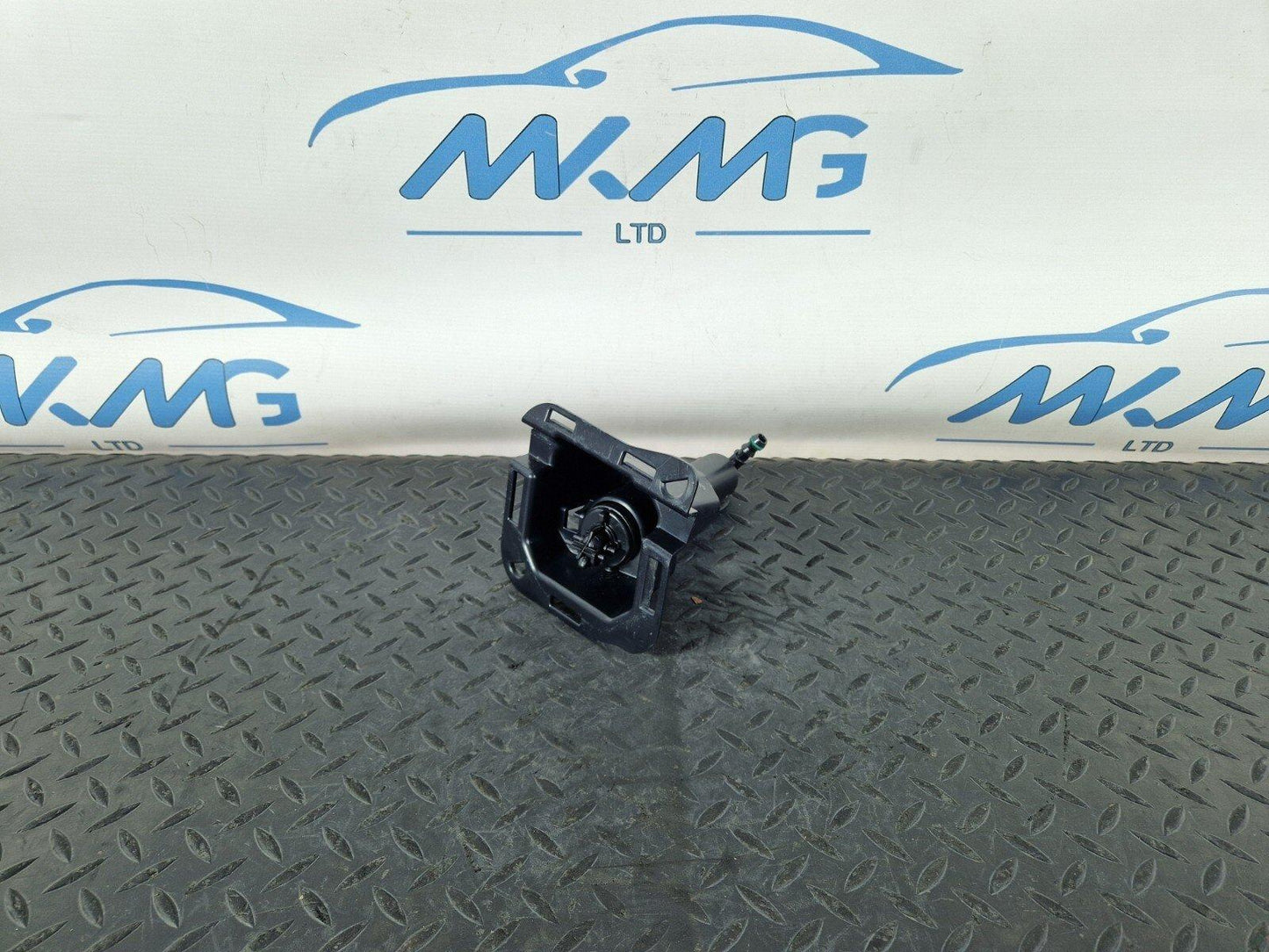10-13 BMW X5 E70 LCI GENUINE RIGHT SIDE FRONT PANEL BRACKET 7223006