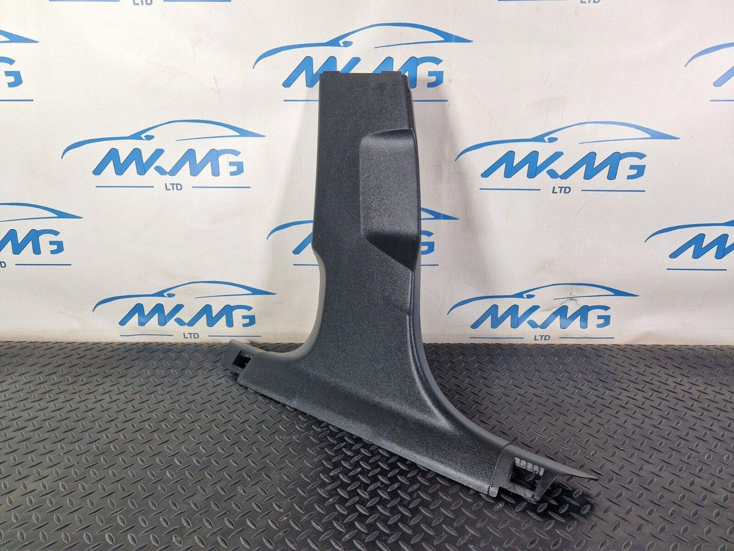 16-19 AUDI A4 B9 GENUINE N/S LEFT LOWER B PILLAR TRIM BLACK 8W0867239A