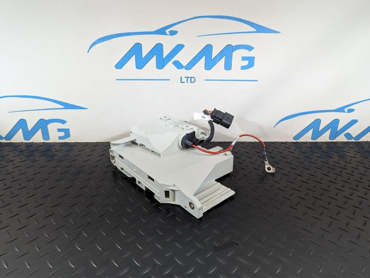 16-22 BMW X1 F48 GENUINE OEM ELECTRONIC DEVICE TOOL SUPPORT BOX & WIRING 8573956