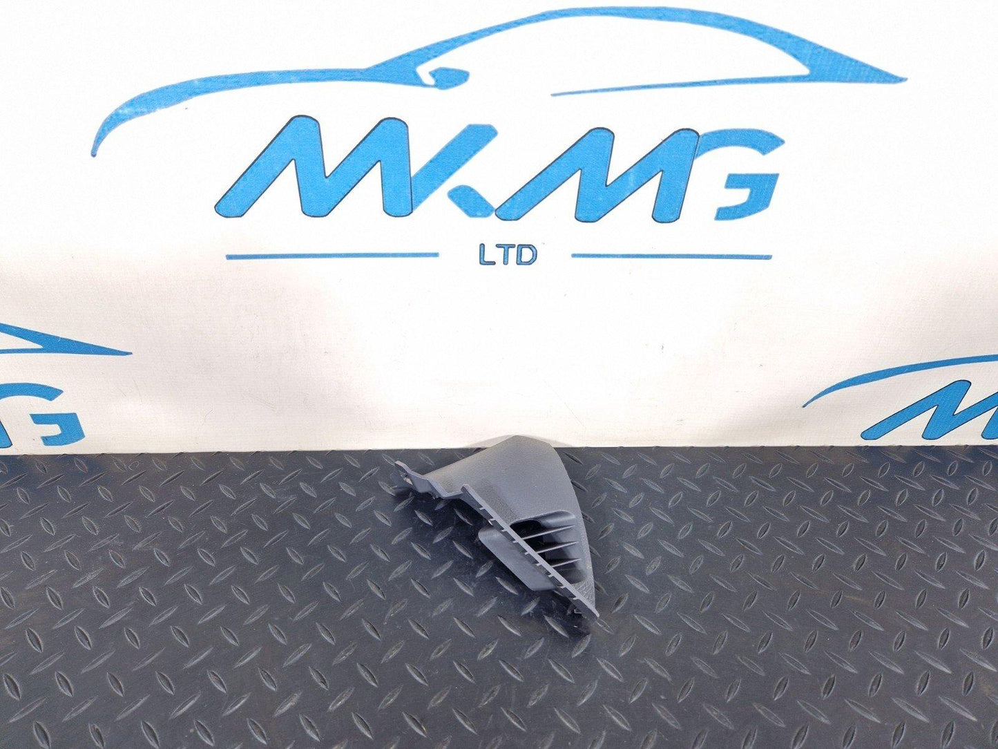 18-ON MERCEDES BENZ SPRINTER W907 W910 DASHBOARD AIR VENT TRIM A9106803100