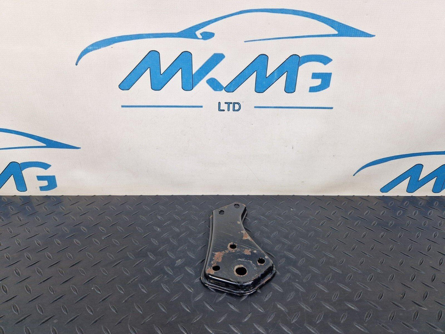 14-21 MERCEDES BENZ C200d W205 REAR AXLE SUBFRAME RIGHT STOP PLATE A2053520800