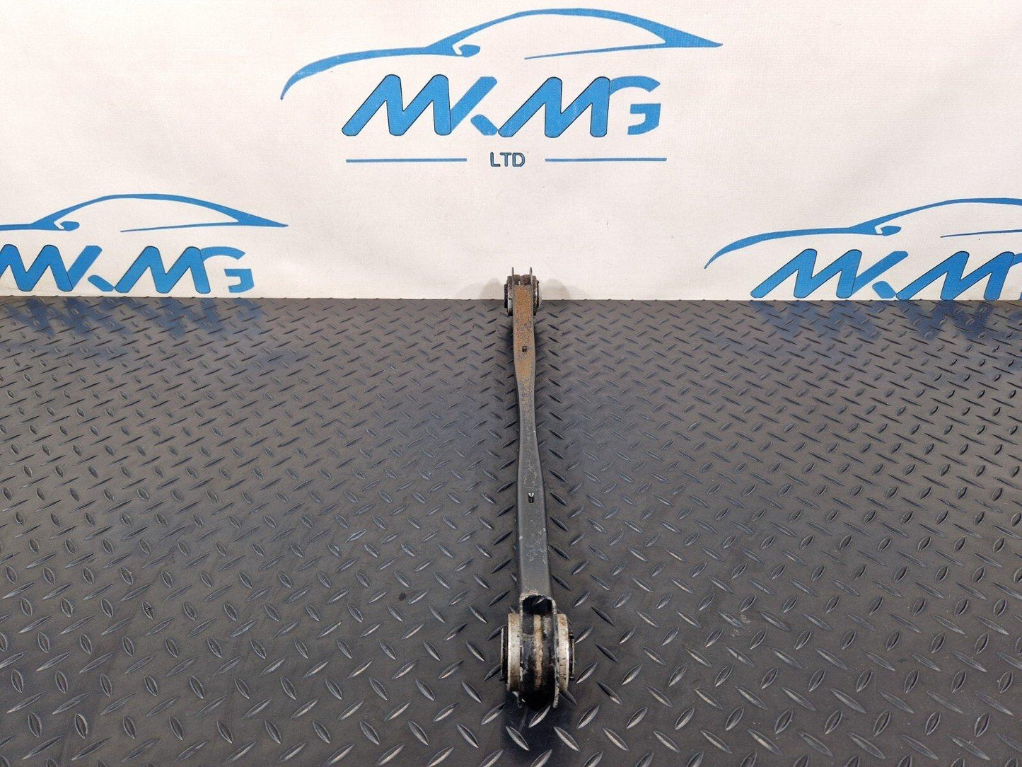 16-19 AUDI A4 B9 GENUINE OEM REAR LEFT N/S TRAILING CONTROL ARM 8W0501529D