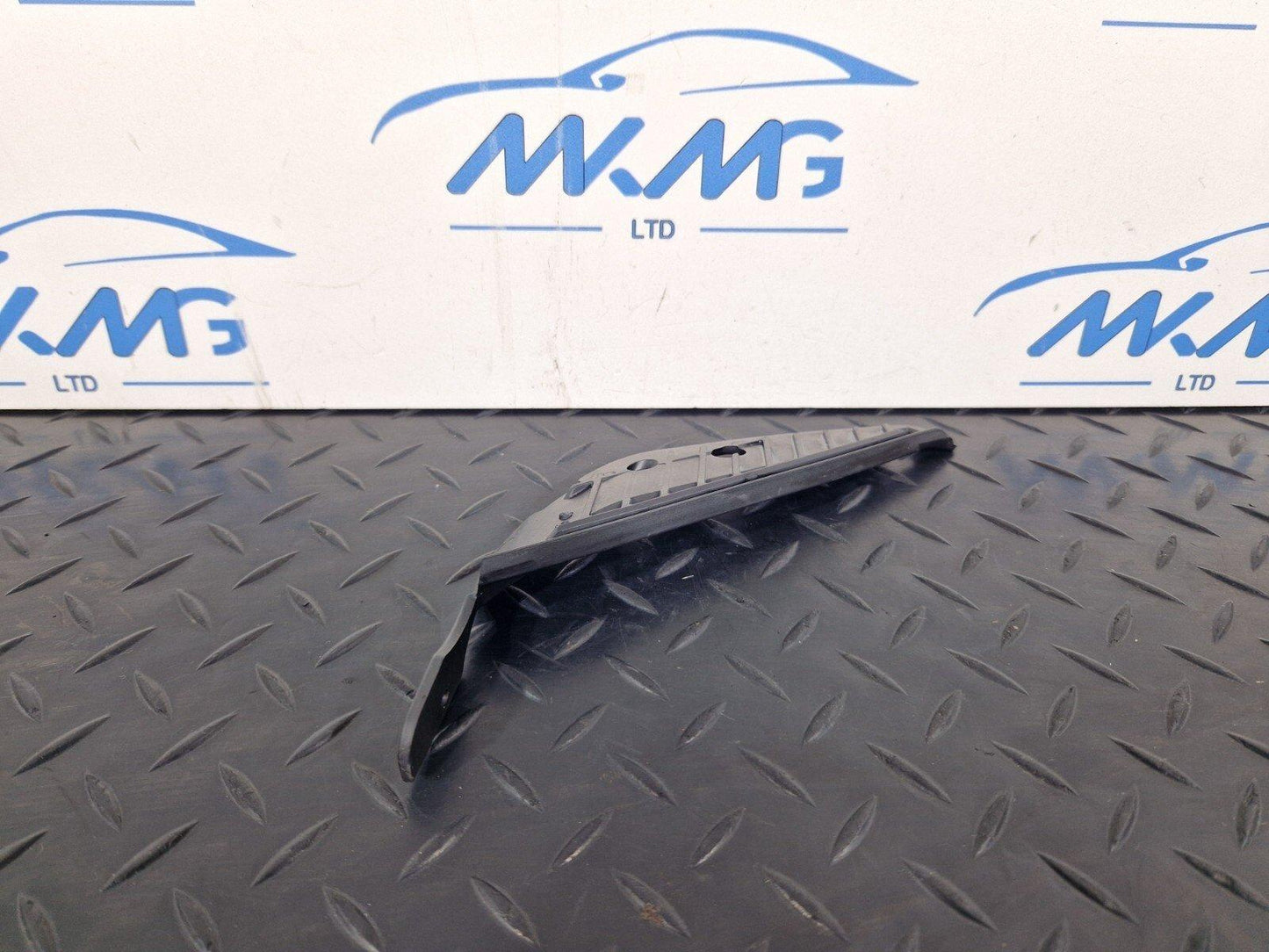 16-24 AUDI A5 F5 CONVERTIBLE FRONT RIGHT O/S MUD DEFLECTOR COVER TRIM 1402000014