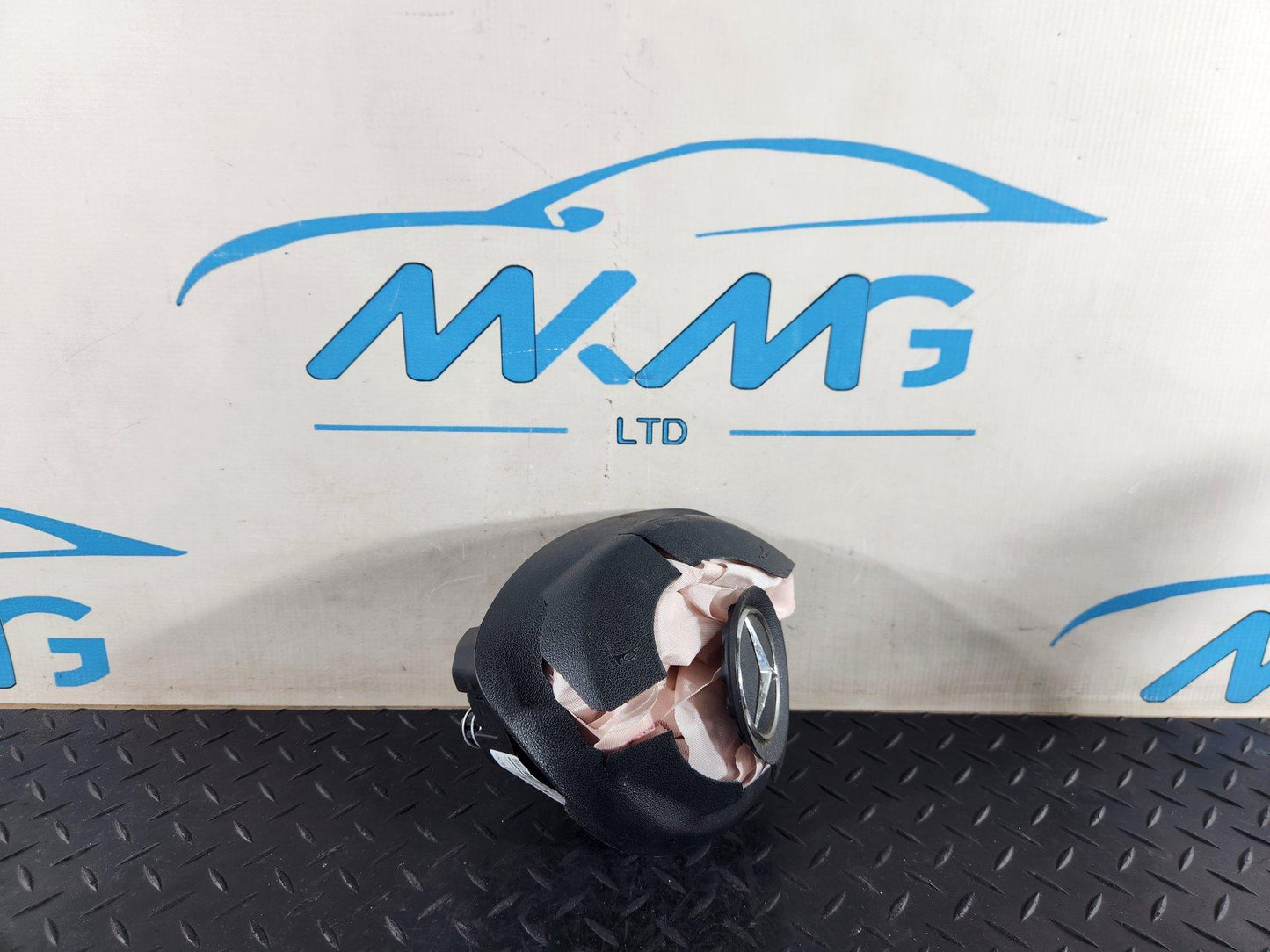 Mercedes-Benz GLC W205 W253 Steering Wheel Safetybag Deployed A0008609000