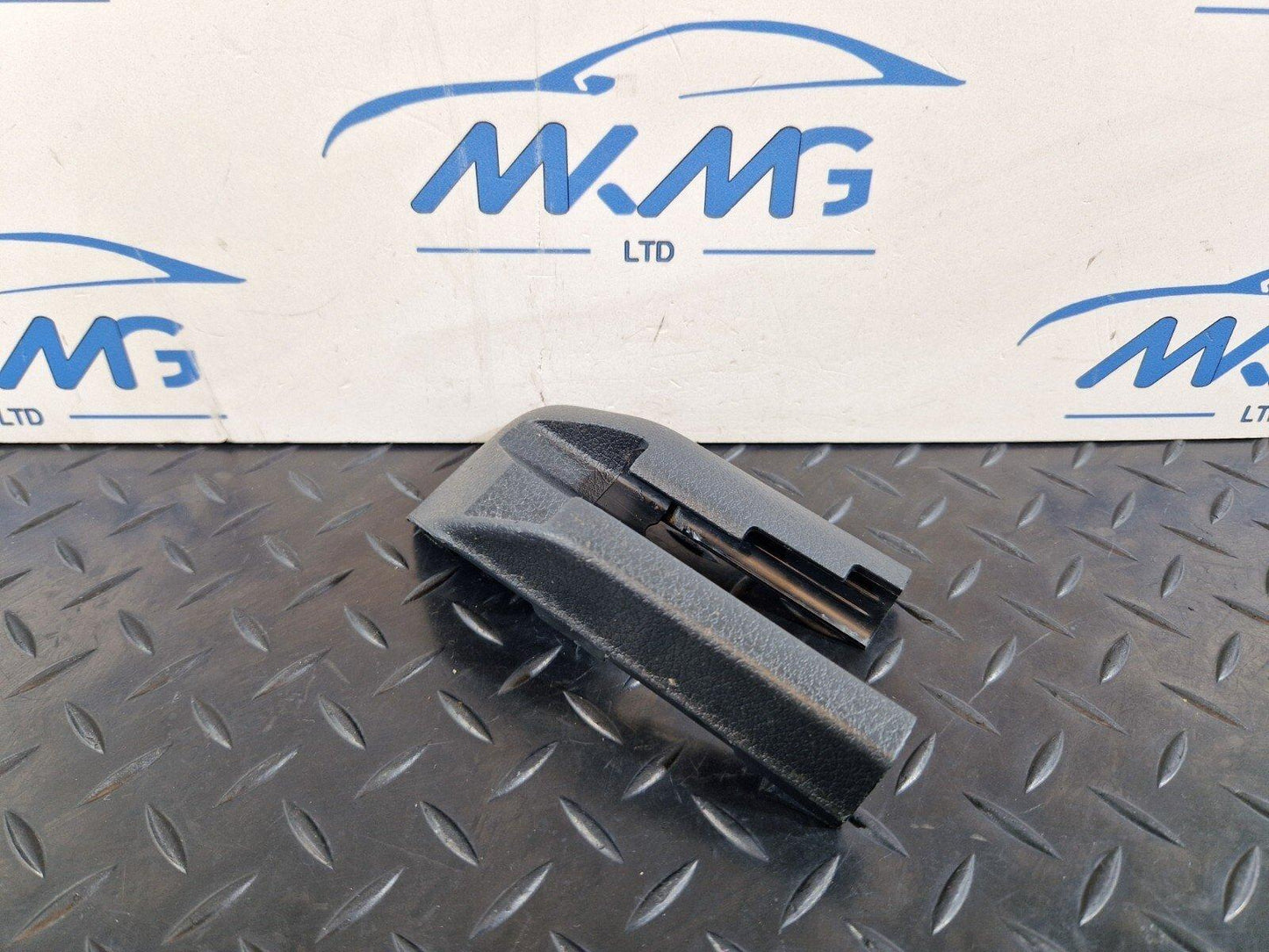18-ON MERCEDES BENZ A CLASS W177 FRONT RIGHT SEAT RAIL TRIM COVER A1779193800