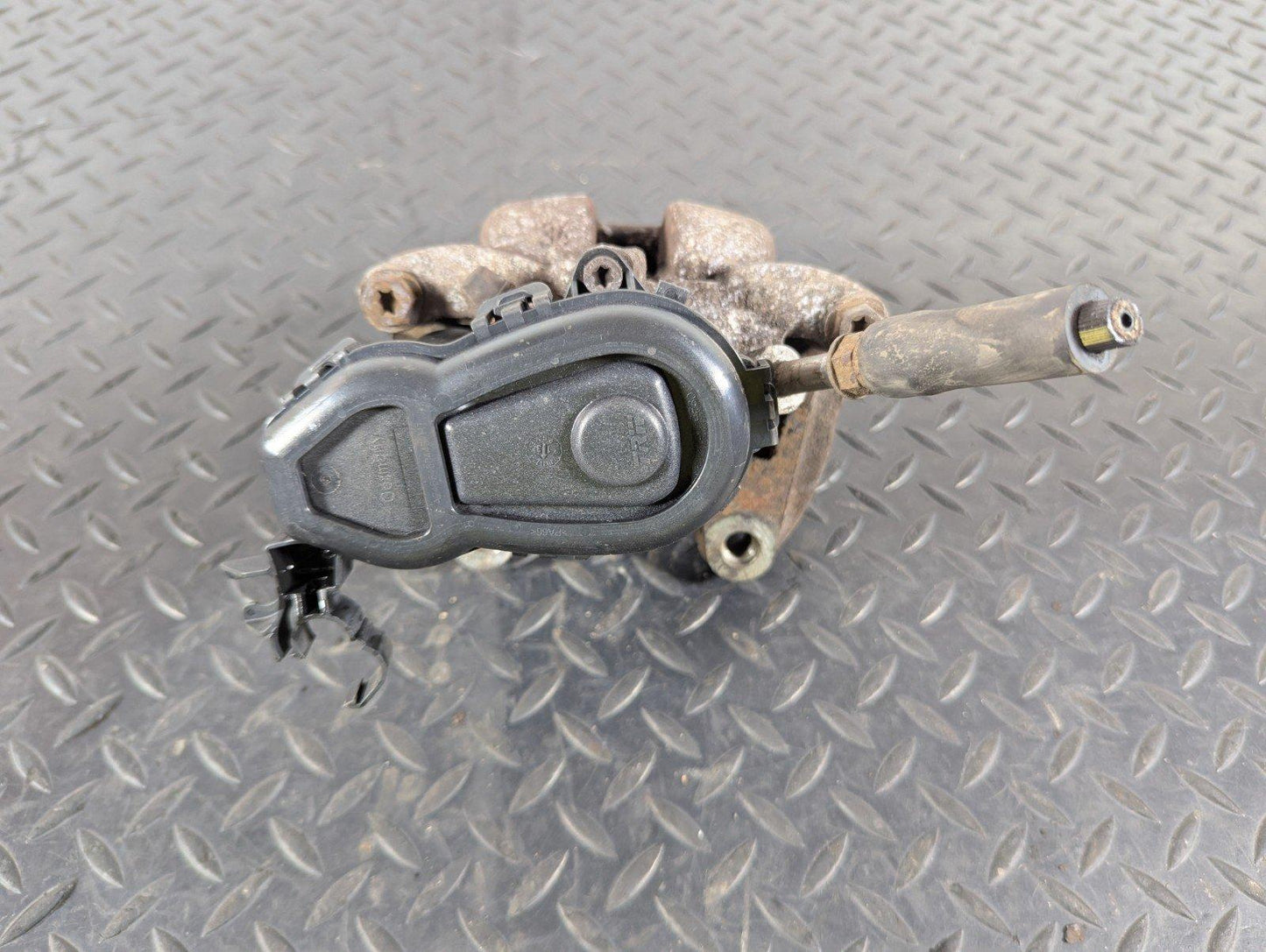 13-19 MERCEDES BENZ CLA C117 GENUINE REAR RIGHT O/S BRAKE CALIPER A2464232498
