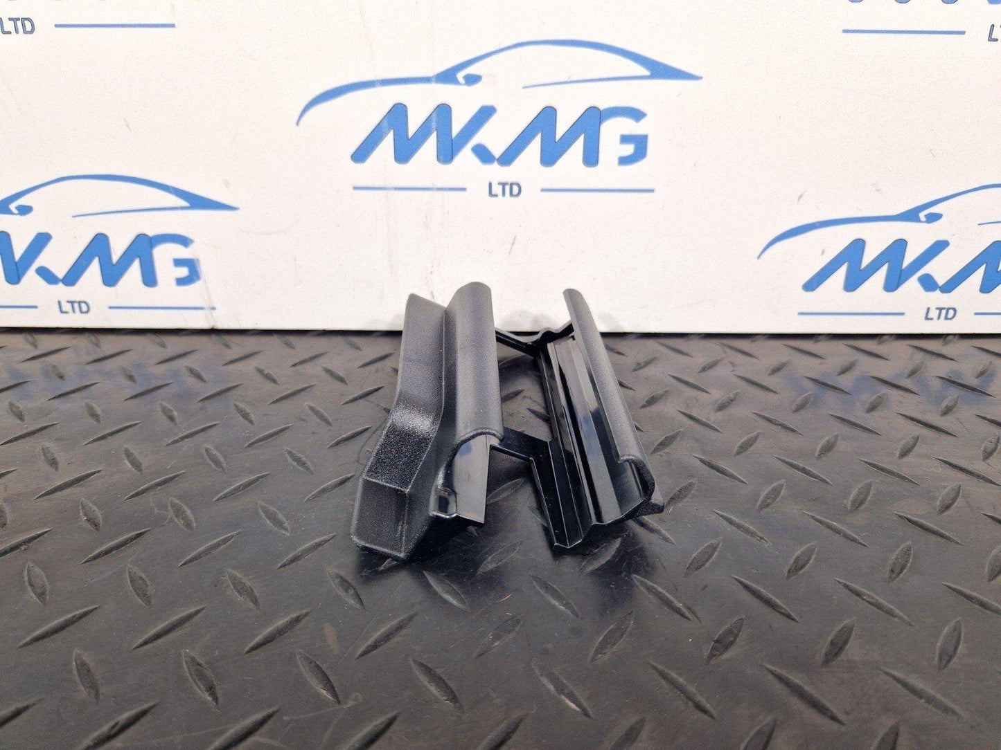 14-21 MERCEDES BENZ C200d W205 OEM FRONT SEAT GUIDE RAIL END COVER A2059190200