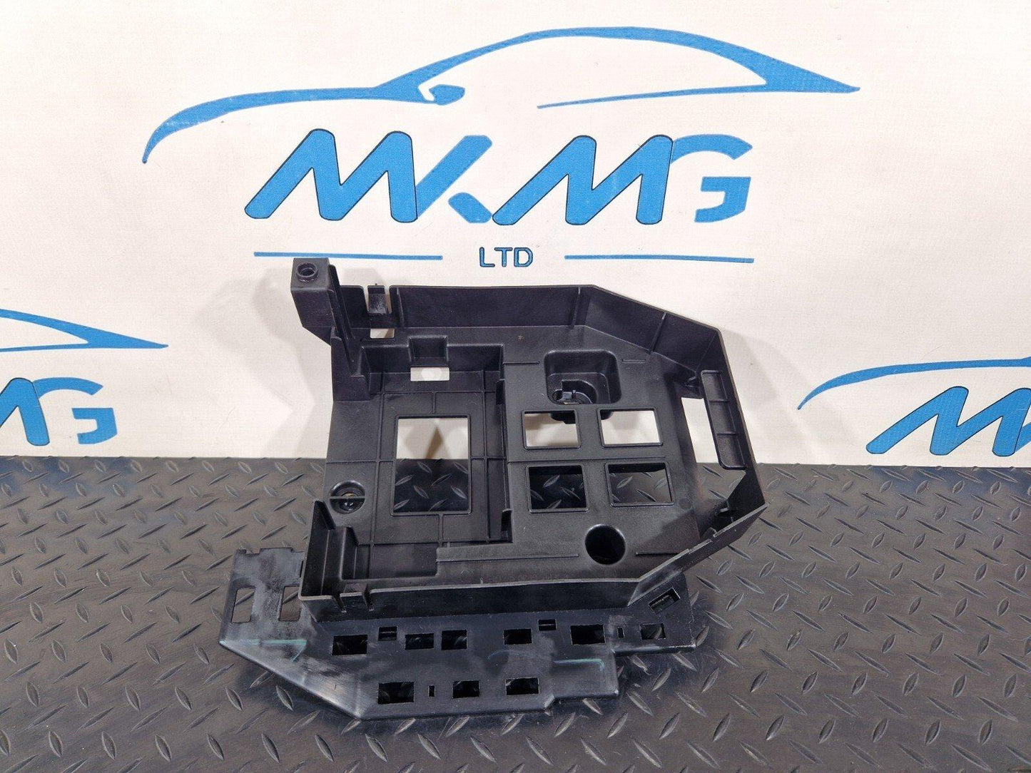 18-ON MERCEDES SPRINTER W907 W910 FOOTWELL FIREWALL CENTER BRACKET A9075451500