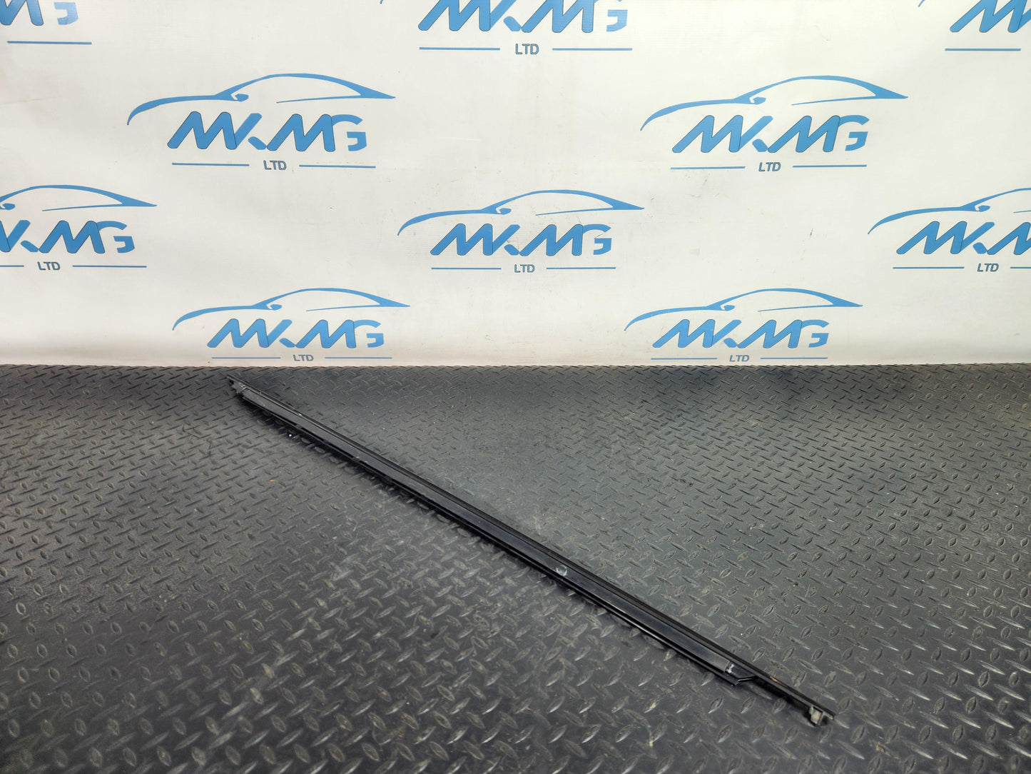 Land Rover Range Rover Evoque Front Right Outer Window Trim Strip K8D2201A38A
