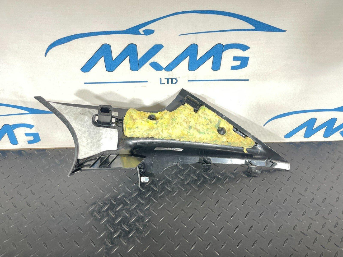 19-ON MERCEDES BENZ A CLASS REAR LEFT PASSENGER SIDE C-PILLAR TRIM A1776908802