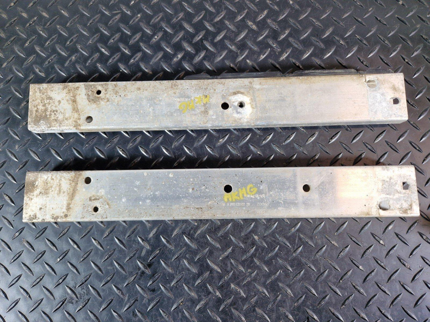 12-18 MERCEDES A B CLA FRONT RIGHT & LEFT REINFORCEMENT BRACKETS  A2466280229