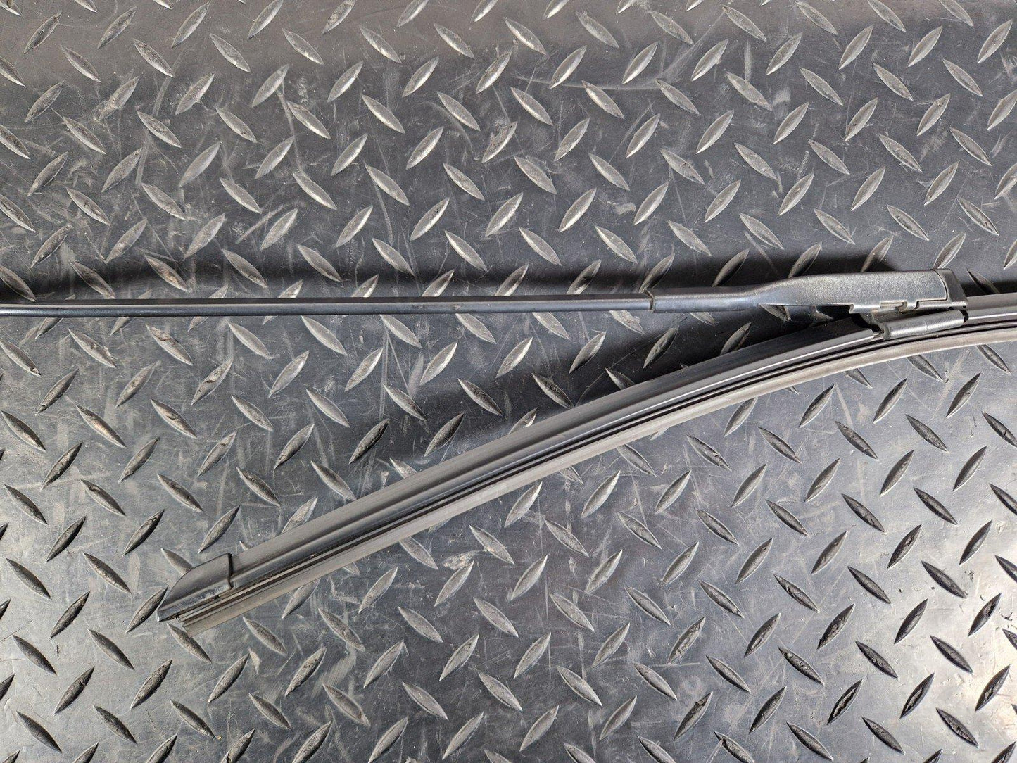 16-23 AUDI A5 F5 SPORTBACK FRONT LEFT PASSENGER SIDE WIPER ARM & BLADE 8W2955407