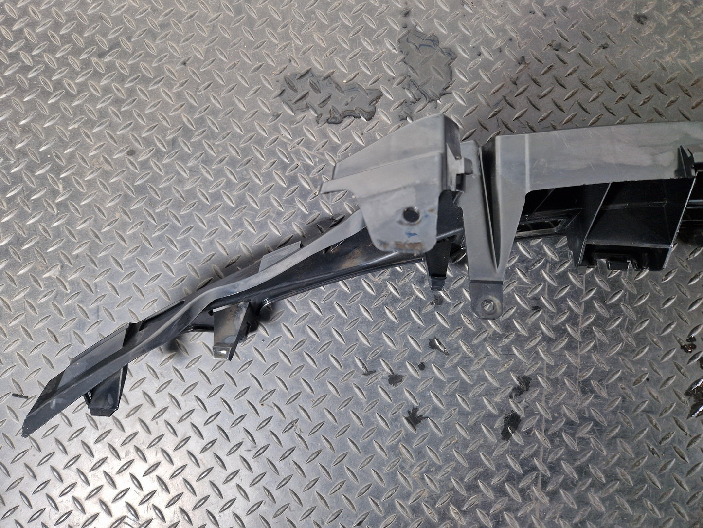 FORD KUGA FRONT BUMPER SUPPORT BRACKET 8V41-17E778-AD