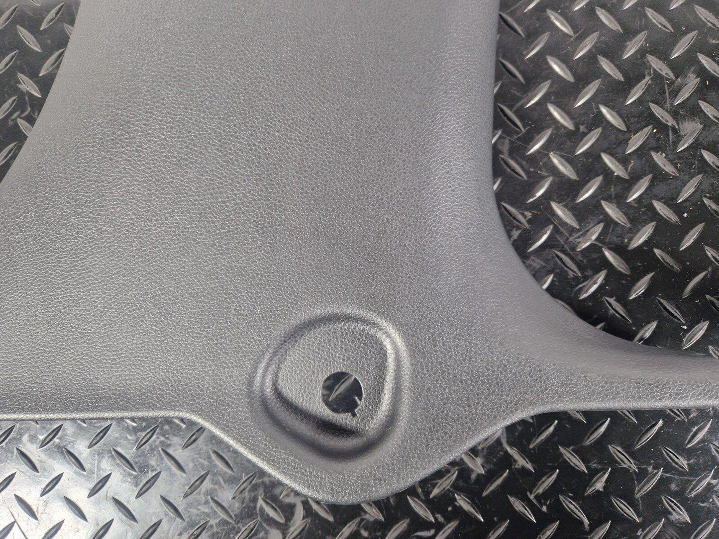 12-18 MERCEDES BENZ W176 GENUINE DRIVER SIDE N/S LOWER B-PILLAR TRIM A1766920200