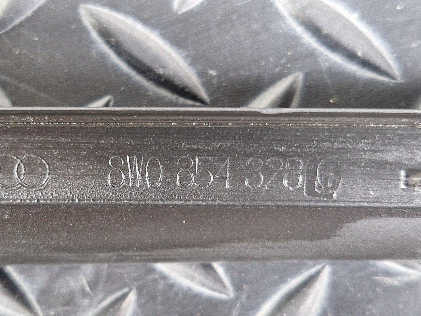 16-19 AUDI A4 B9 FRONT WINDSCREEN O/S WEATHERSTRIP MOULDING STRIP 8W0854328C