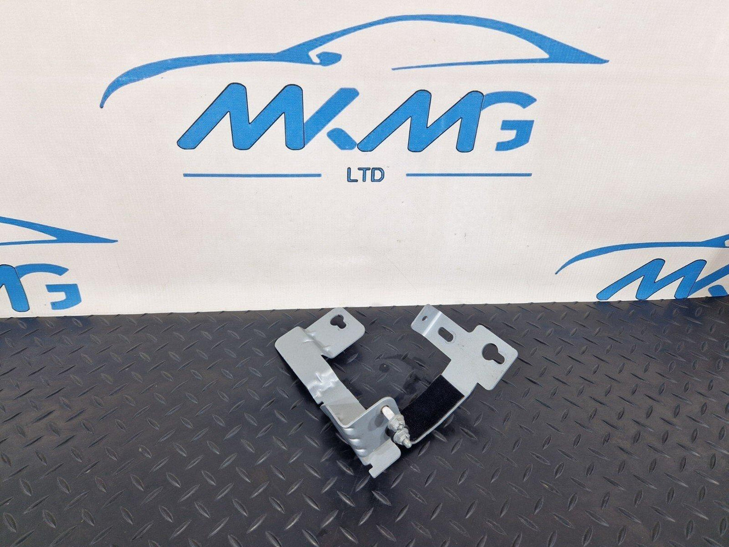 19-ON MERCEDES BENZ CLA C118 WATER COOLER VALVE BRACKET A1775043700