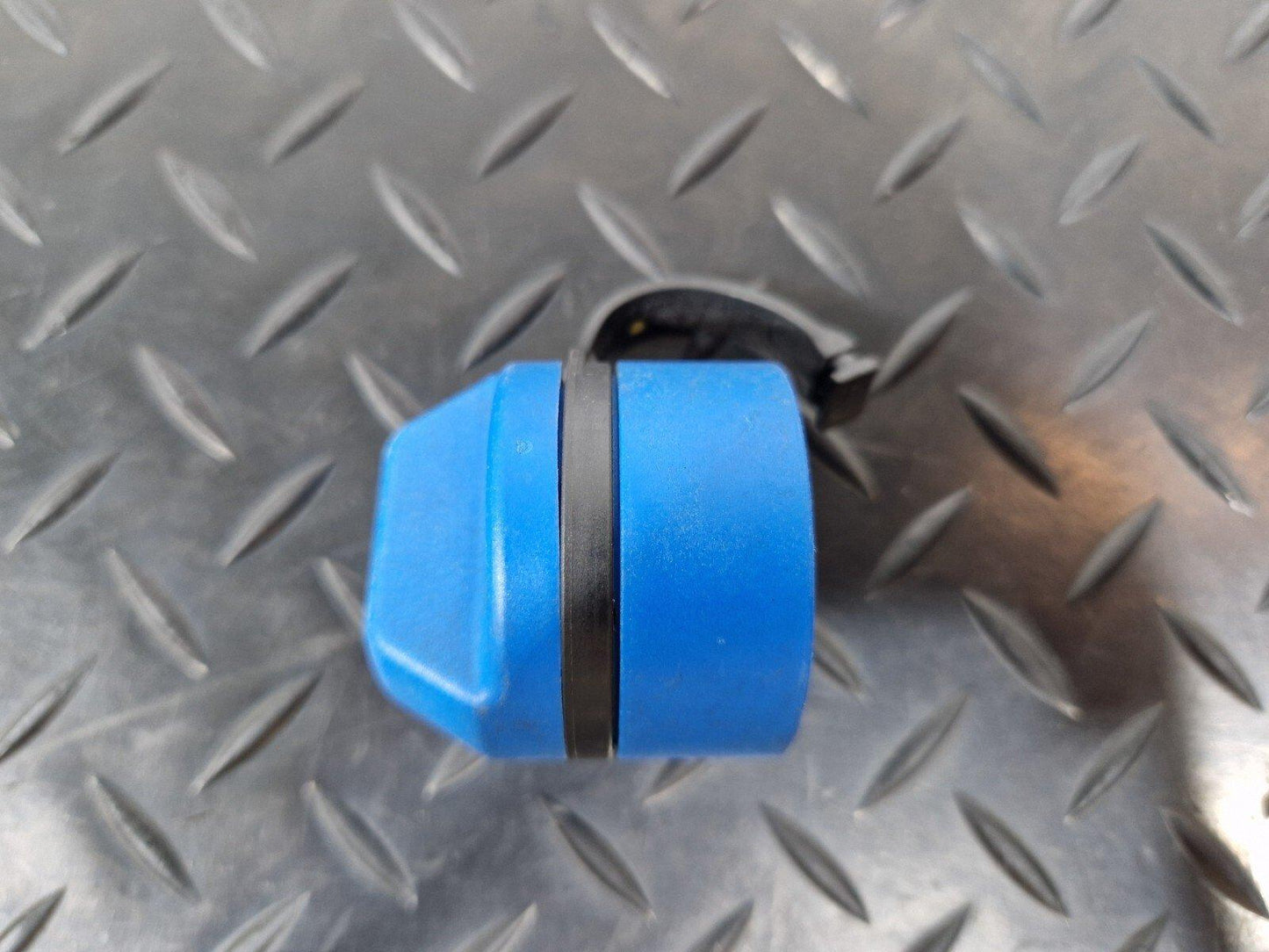 14-21 MERCEDES BENZ C220D W205 GENUINE OEM ADBLUE FILLER CAP A2224700105