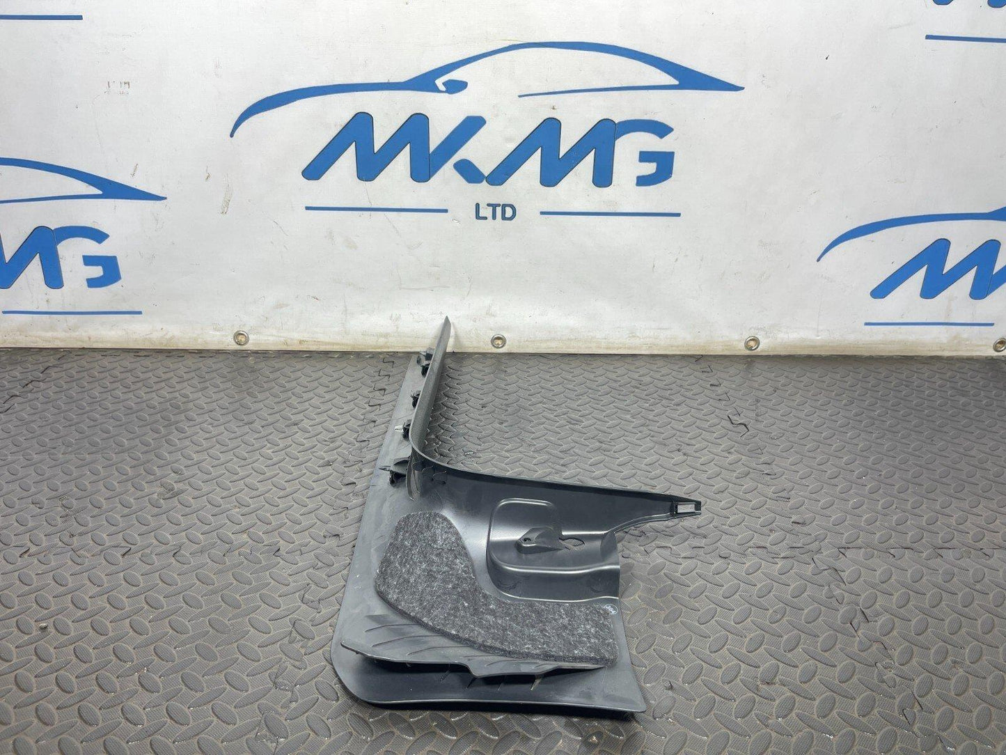 16-19 AUDI A4 B9 SALOON GENUINE FRONT RIGHT DRIVER SIDE FOOTWELL TRIM 8W2867272