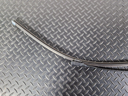 18-ON MERCEDES BENZ SPRINTER W907 W910 WIPER ARM RIGHT O/S A9108203400