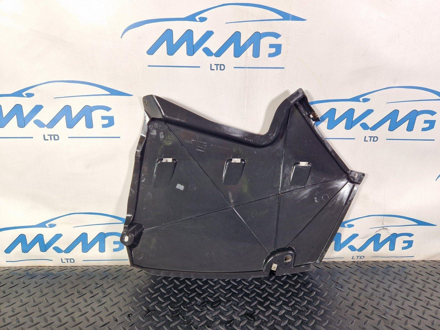 16-19 AUDI A4 B9 GENUINE OEM REAR RIGHT SIDE O/S BODY UNDER TRAY 8W0825219A