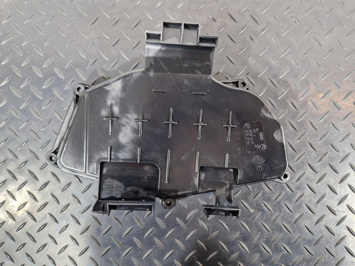 12-18 AUDI A6 C7 GENUINE HOUSING FOR CONTROL UNITS 4G2907613B