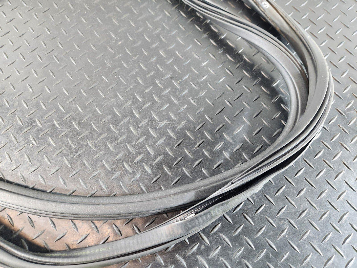 16-20 AUDI Q7 4M GENUINE REAR LEFT & RIGHT DOOR SEAL RUBBER STRIP 4M0833721C