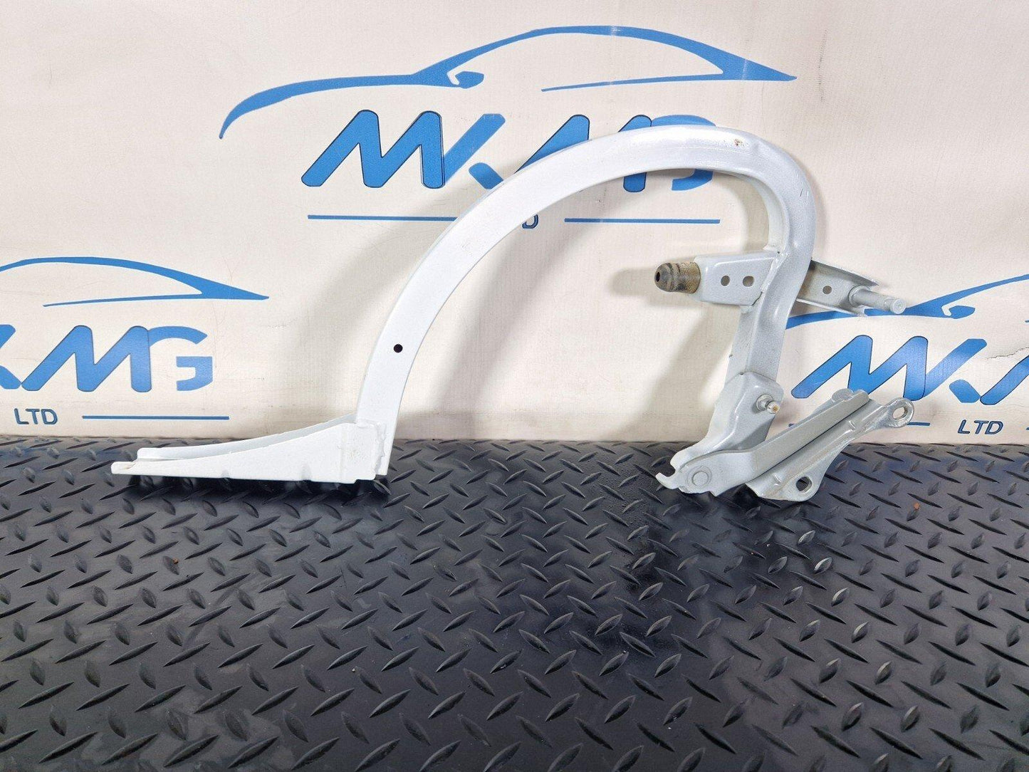 12-18 AUDI A6 C7 GENUINE REAR LEFT SIDE BOOT HINGE 4G5827301B