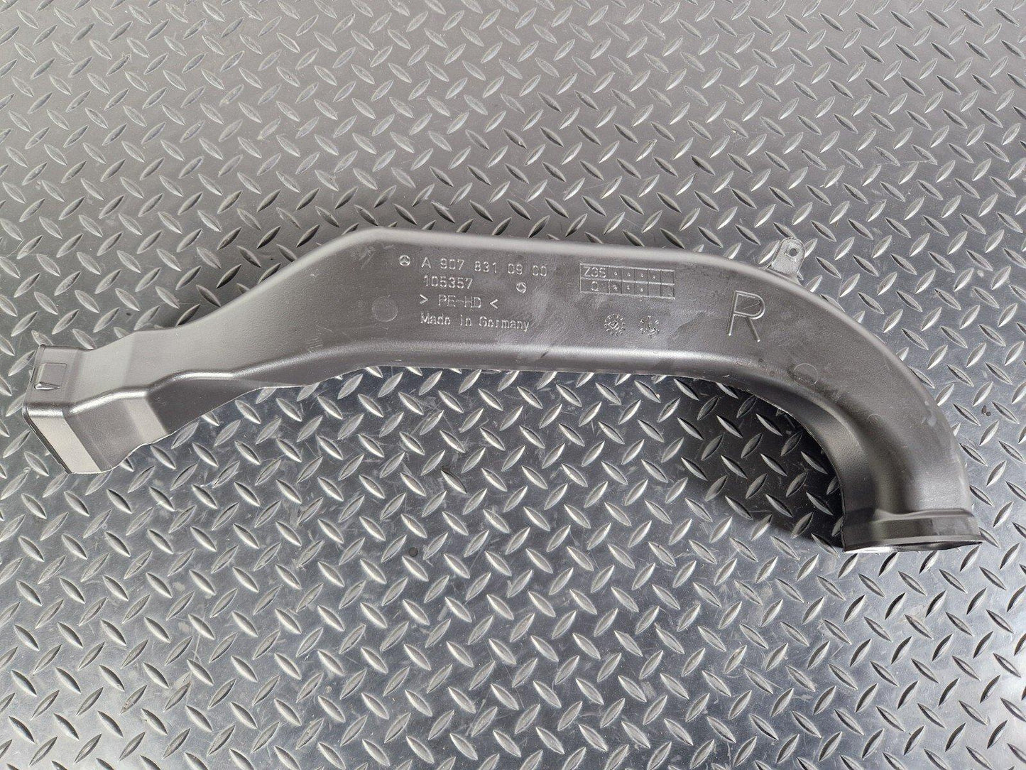 2018-ON MERCEDES BENZ SPRINTER W907 W910  2.2 CDI AIR DUCT A9078310900