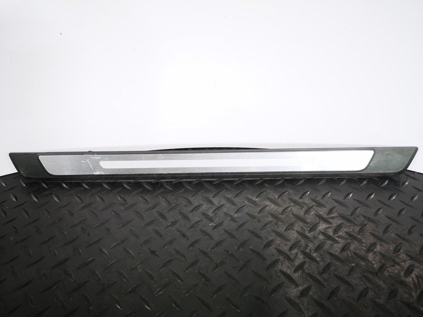 16-19 AUDI A4 B9 S-LINE GENUINE 1.4 TFSI FRONT PASSENGER DOOR KICK PLATE SILL