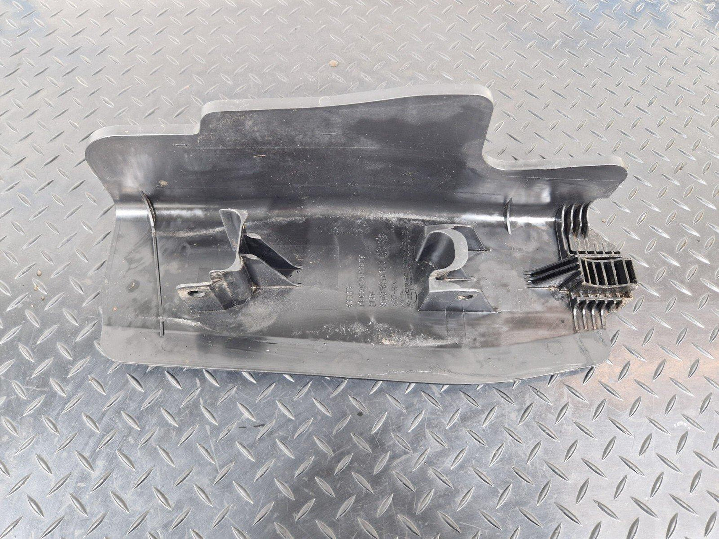 16-19 AUDI A4 B9 GENUINE REAR LEFT SIDE CONTROL ARM COVER TRIM 8W0505415D