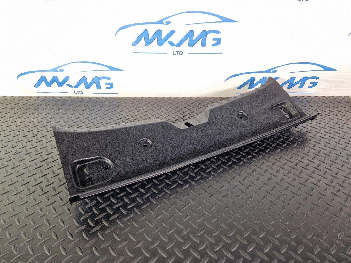 14-16 BMW 2 SERIES F22 GENUINE BOOT LID LOADING TRIM COVER PANEL 7296038