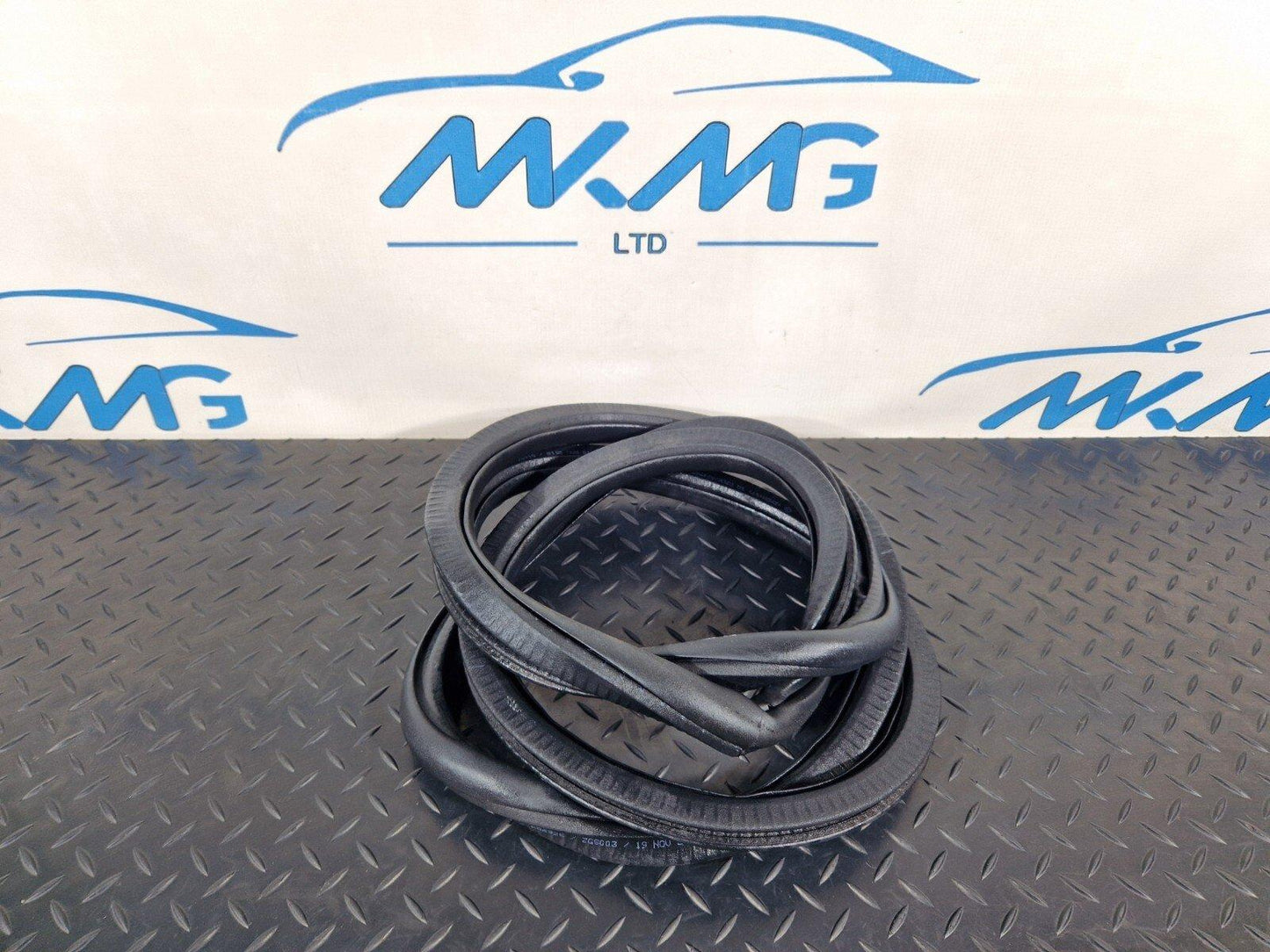 19-ON MERCEDES B CLASS W247 REAR DOOR RUBBER SEAL FITS LEFT & RIGHT A2476920400