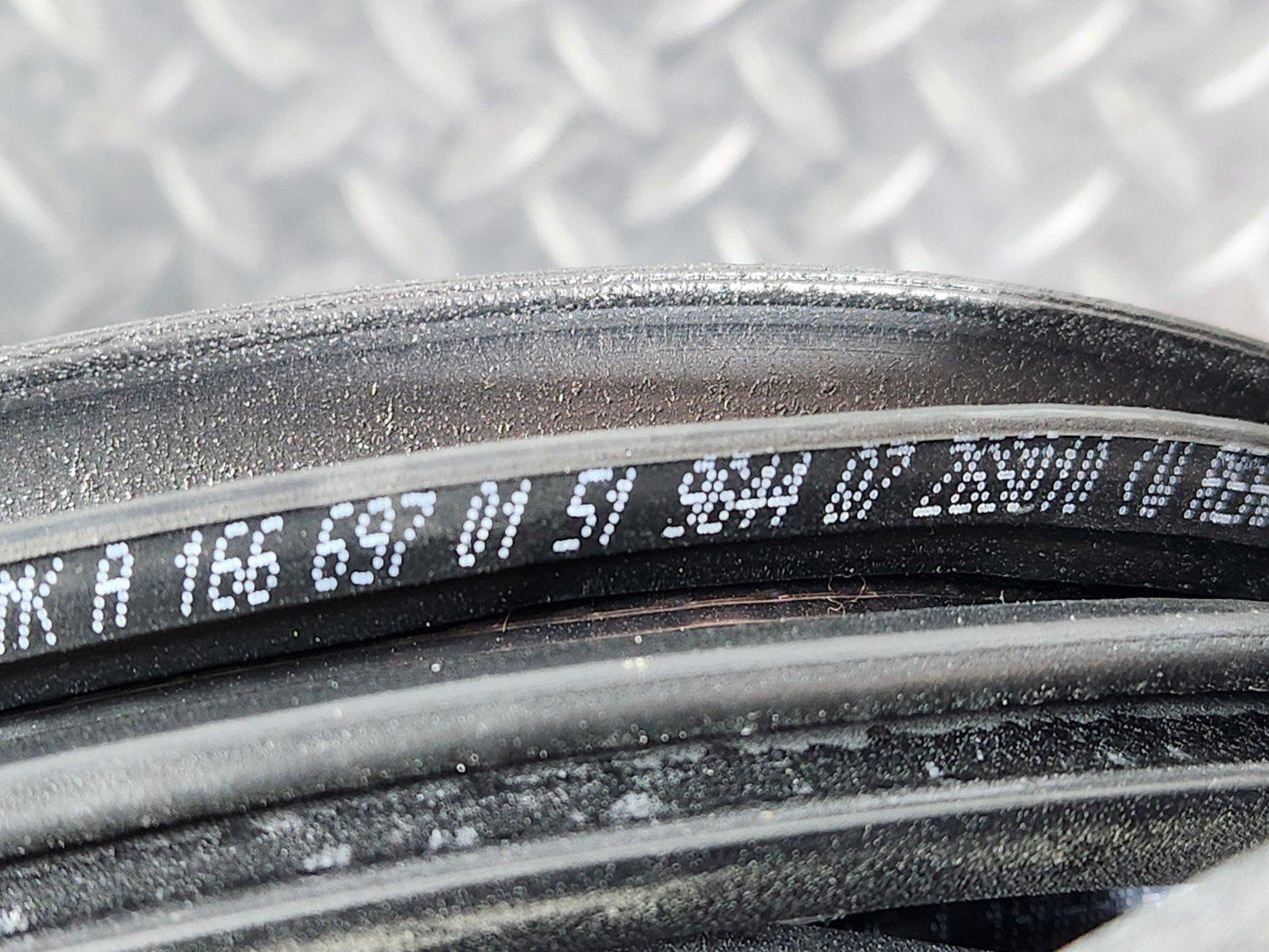11-19 MERCEDES ML W166 OEM REAR LEFT OR RIGHT SIDE DOOR RUBBER SEAL  A1666970151